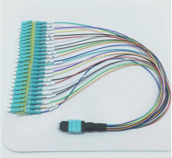 OM3 Fan Out 12 Çekirdekli Fiber Optik Kablo MPO'yu LC'ye 0.9mm Uzunluk Yüksek Dönüş Kaybı ile